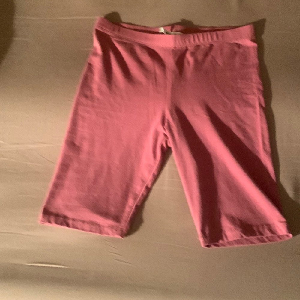 Selling shorts tights new never wore any question feel free to ask.😊
